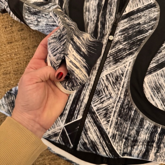 Lululemon Find your Bliss reversible jacket Mesh Stretch long sleeve women’s 8 - Picture 7 of 11
